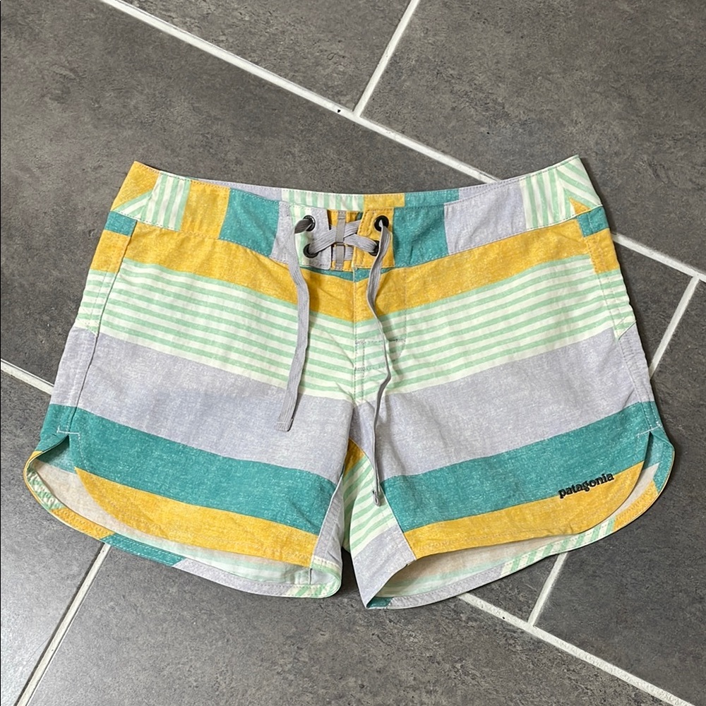 Patagonia Wavefarer Boardshorts - 5" size 0‎